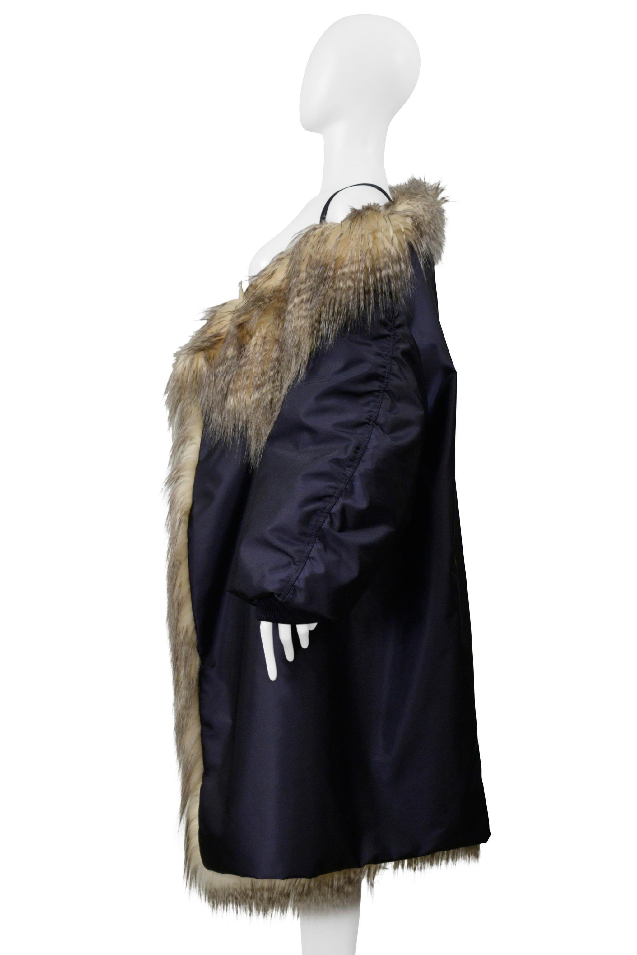 Prada By Raf Simons Manteau bombardier bleu avec fausse fourrure et capuche 2021 en vente 9