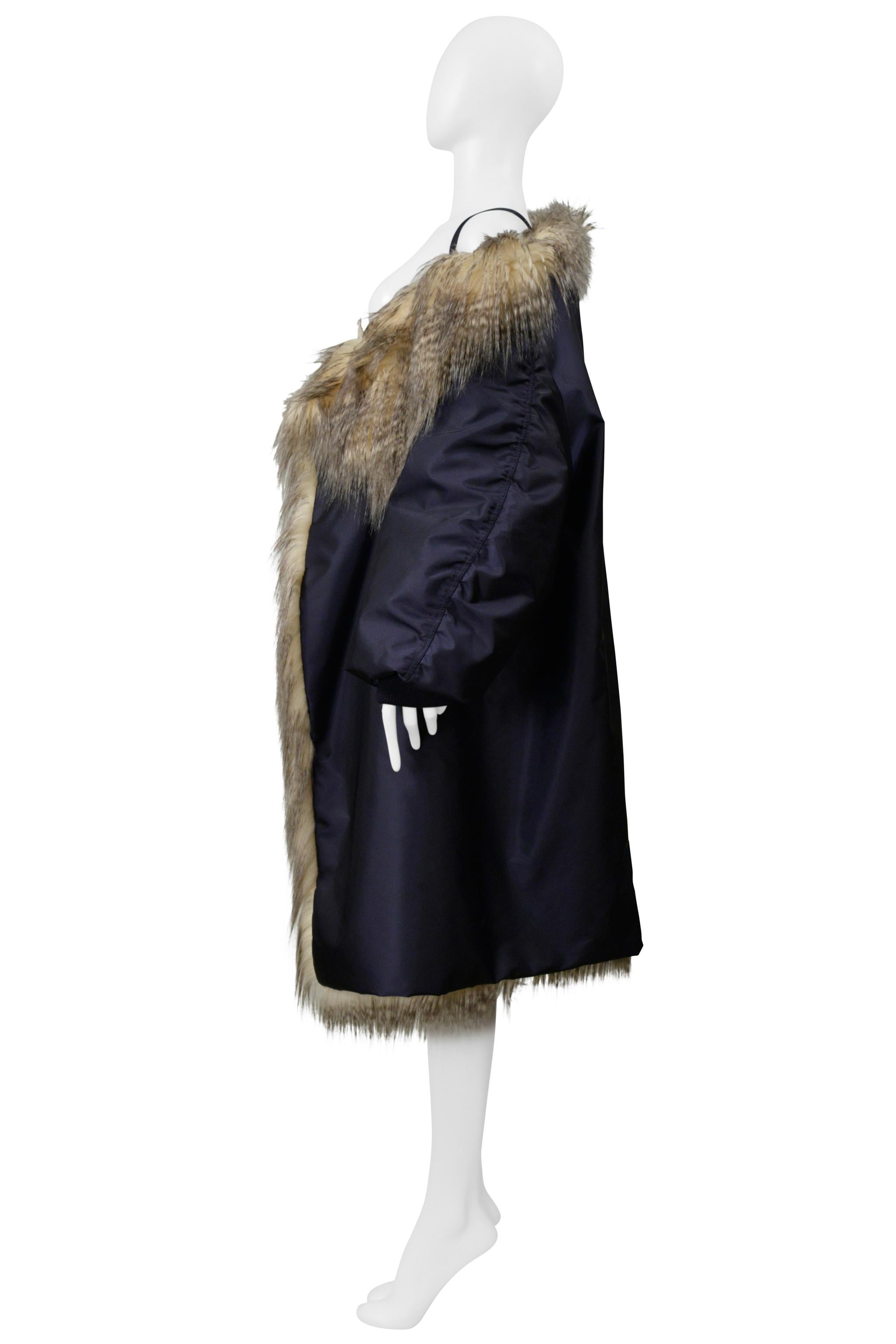 Prada By Raf Simons Manteau bombardier bleu avec fausse fourrure et capuche 2021 en vente 10