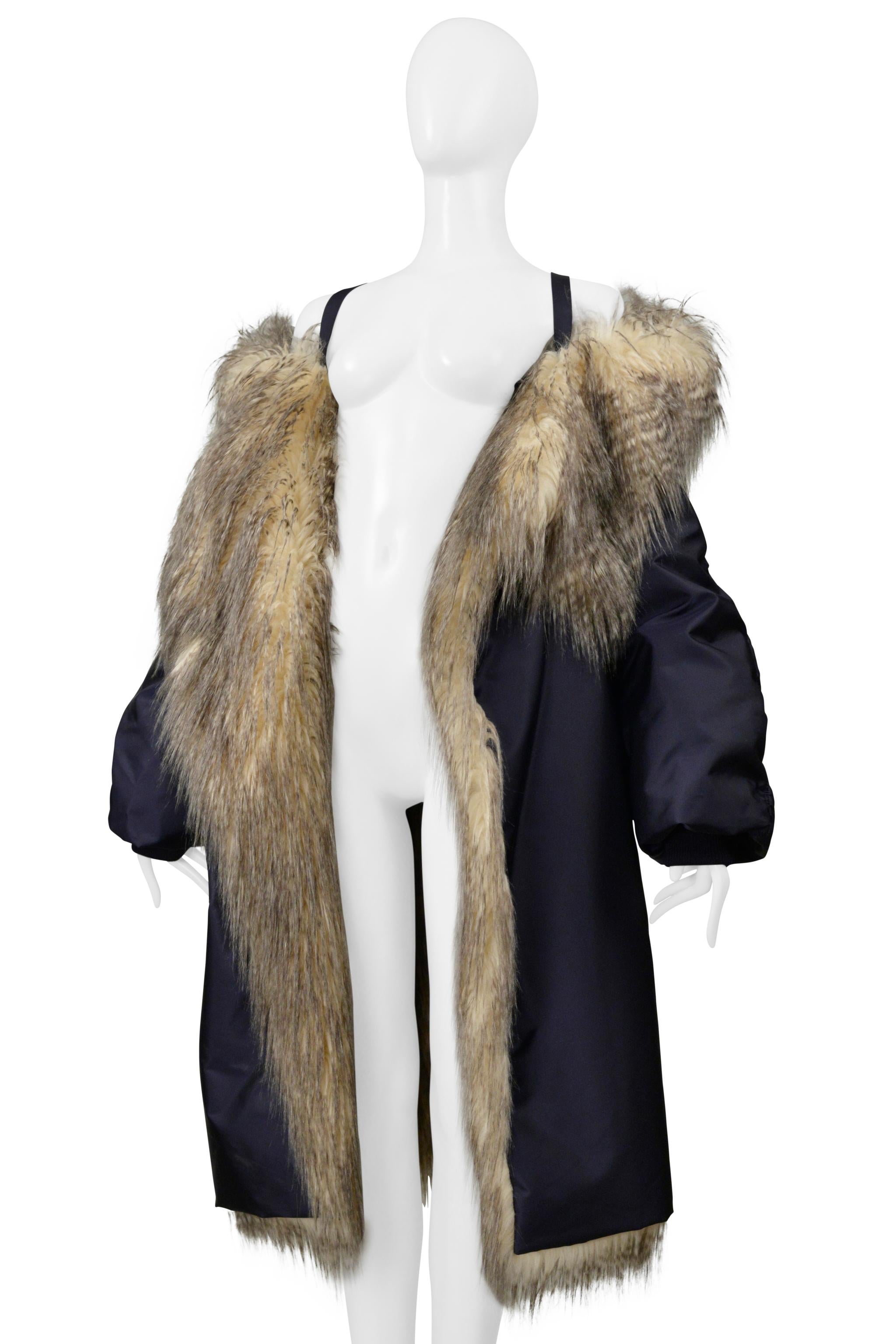 Gris Prada By Raf Simons Manteau bombardier bleu avec fausse fourrure et capuche 2021 en vente