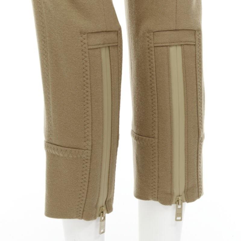 PRADA Kamelbraune Hose aus Wolle mit Schnalle und spitz zulaufendem Gürtel XS im Angebot 2