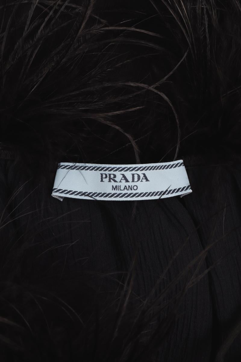 Gilet camisole en soie noire avec bordures en plumes - Taille 40 IT en vente 2