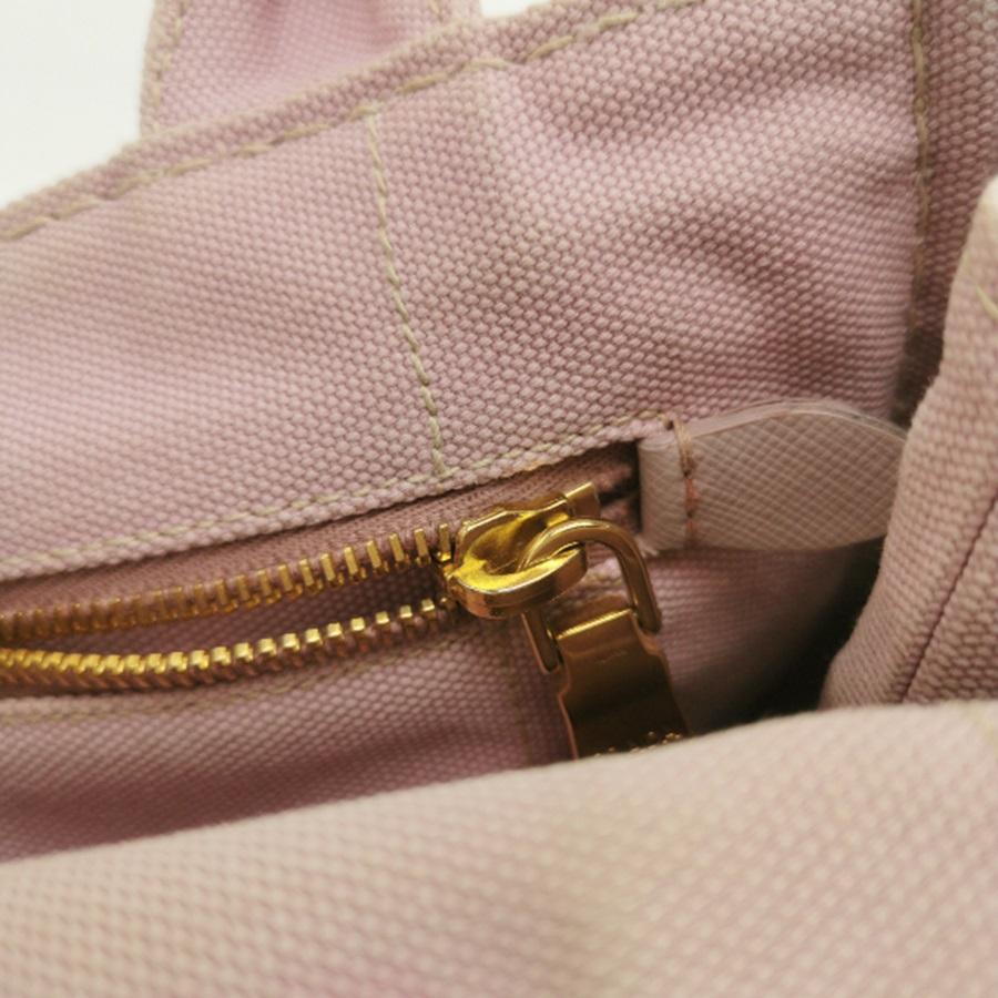 Prada Canape Canvas Tote piccola rosa con manico superiore e cinturino in vendita 7