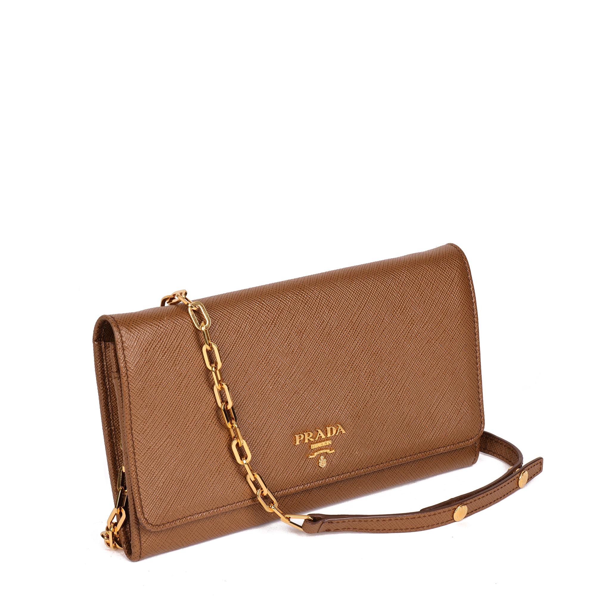 PRADA
Cannella Brown Saffiano Leather Wallet-on-Chain WOC

Xupes Reference: CB596
Serial Number: 236
Age (Circa): 2017
Accompanied By: Prada Dust Bag, Authenticity Card
Authenticity Details: Date Stamp (Made in Italy)
Gender: Ladies
Type: Shoulder,