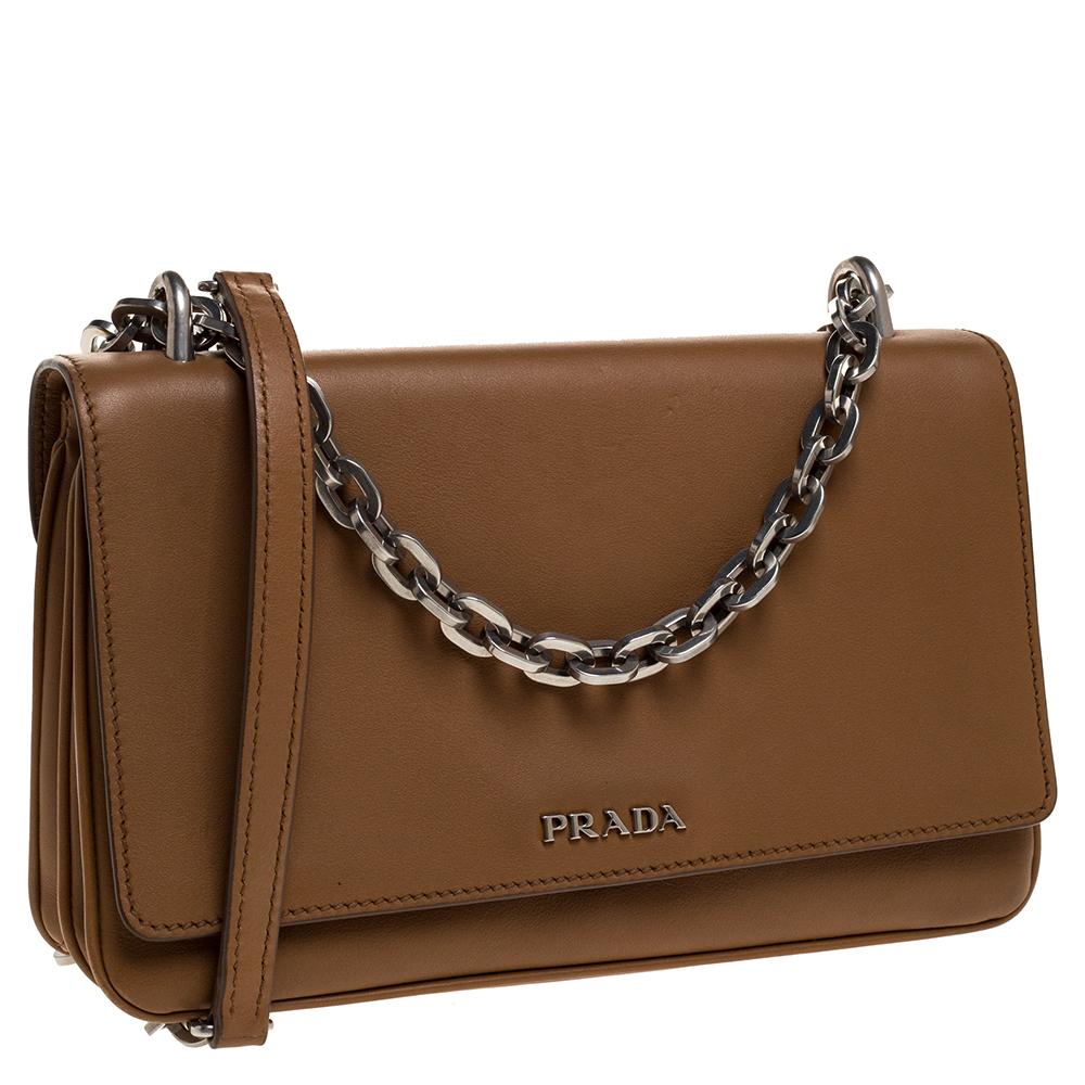 Prada Caramel Brown Leather Flap Chain Shoulder Bag In Good Condition In Dubai, Al Qouz 2