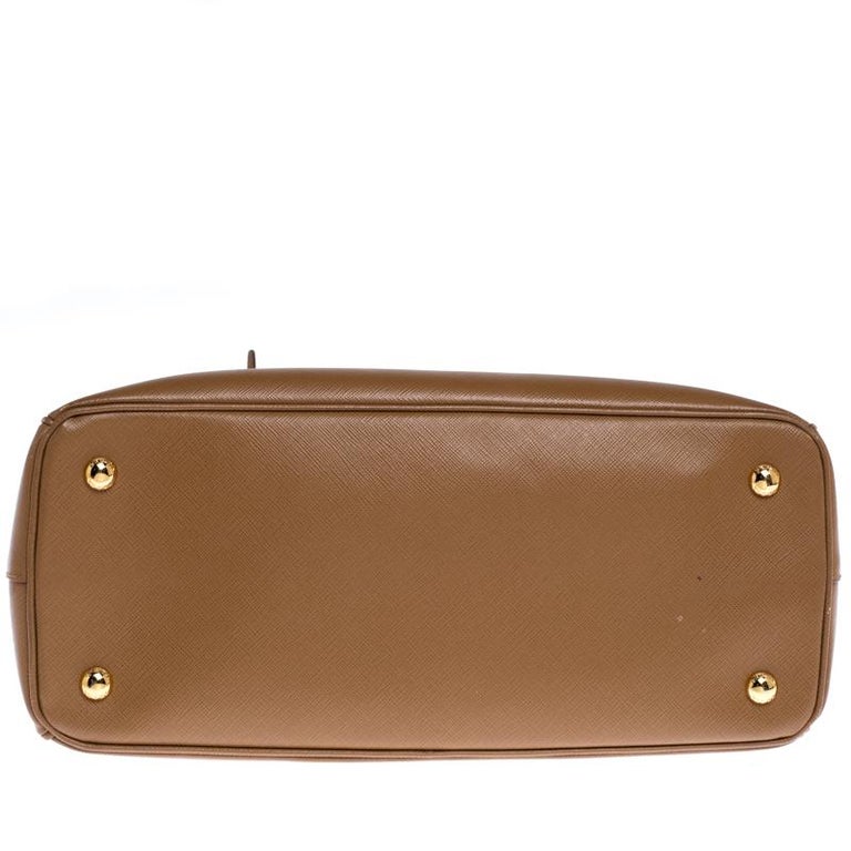 PRADA 25S LUX SOFT BAG 42 IN CARAMEL GLOSSY CALFSKIN GOLD HARDWARE