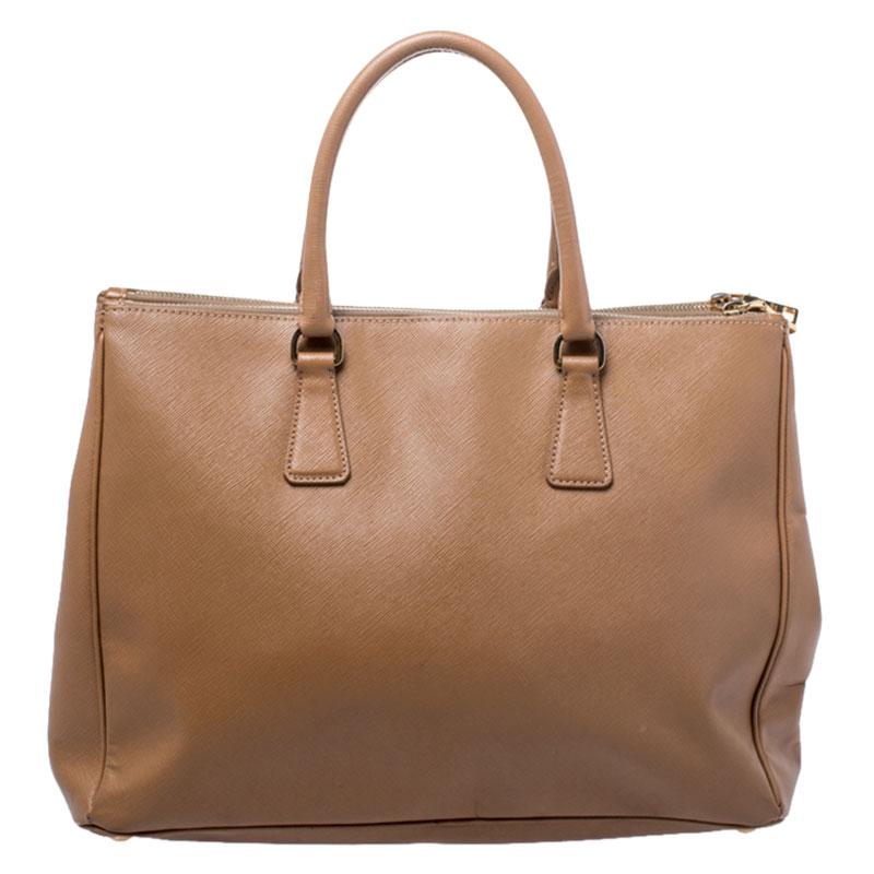 Prada Caramel Saffiano Lux Leather Large Double Zip Tote In Good Condition In Dubai, Al Qouz 2