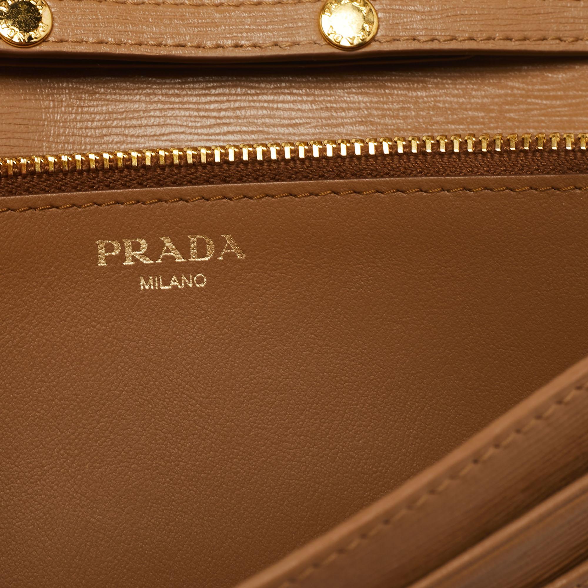 Prada Caramel Vitello Move Leather Wallet on Chain In Excellent Condition In Dubai, Al Qouz 2