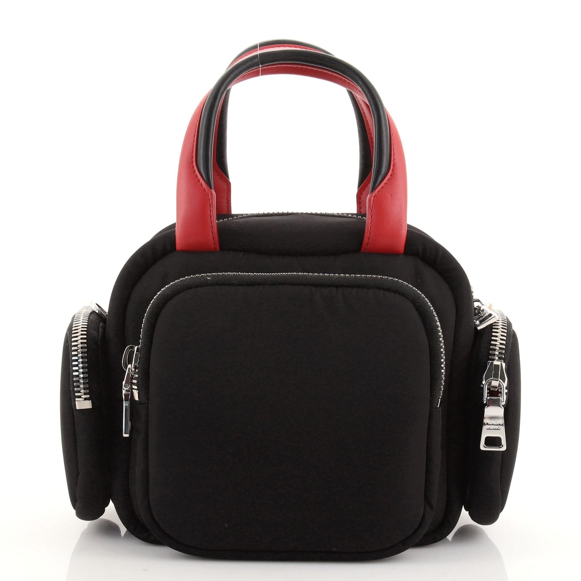 Prada Cargo Top Handle Tasche Nylon im Zustand „Gut“ in NY, NY
