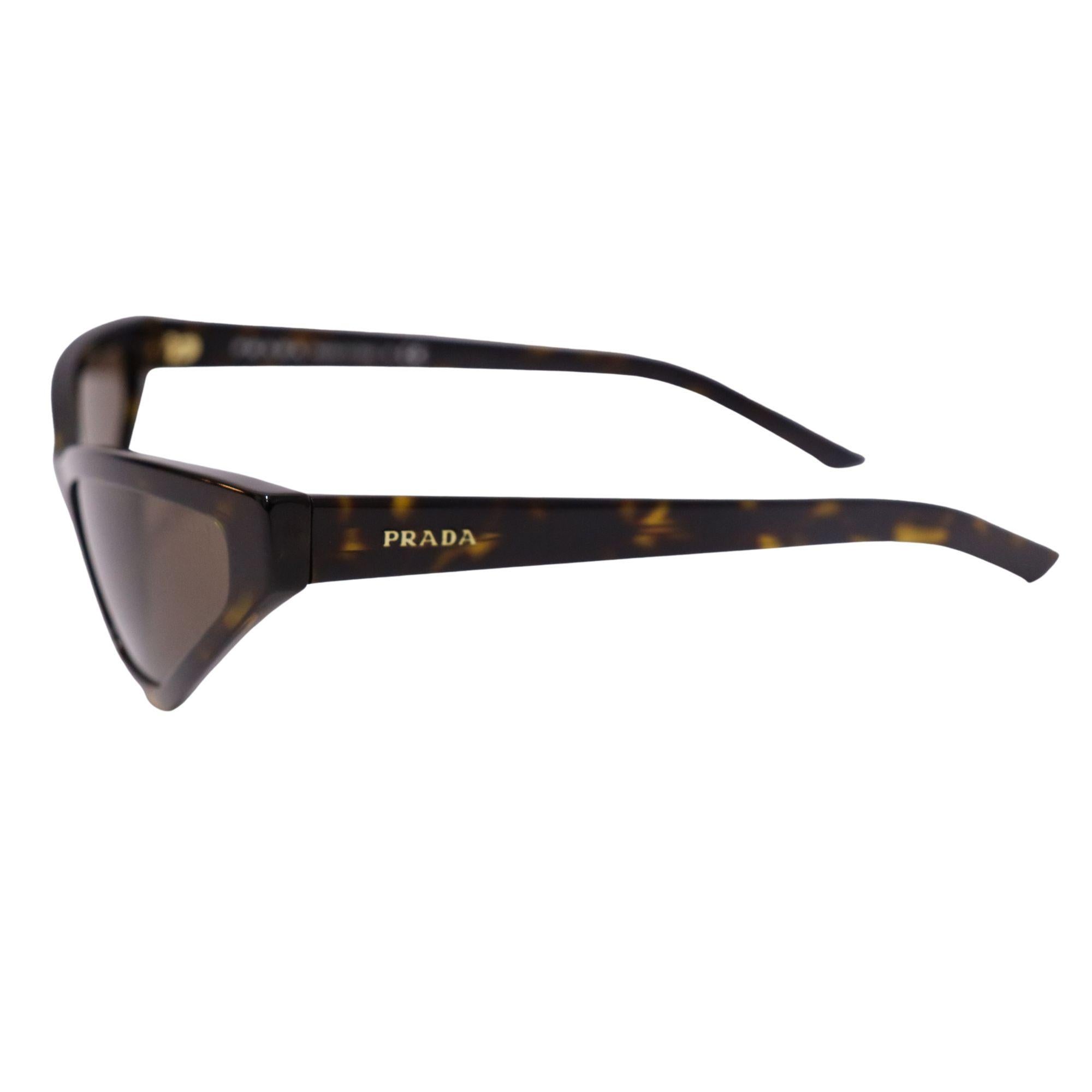 Prada Havana acetate-frame square cat-eye sunglasses. Featuring logo detailing to the arms.

Hardware: Acetate
Lens: Black
Size: 57/16/140

Condition
Overall Condition: Very Good

Extras
Includes original box