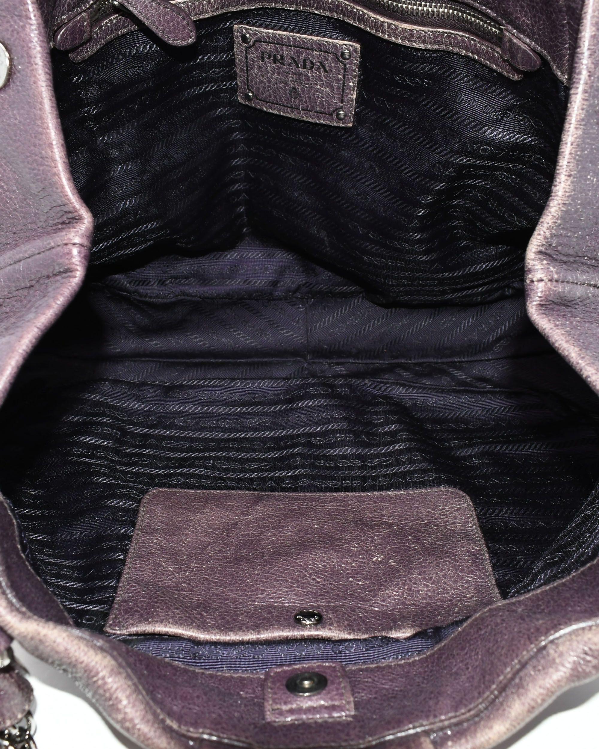 Gris Sac à bandoulière Cervo Lux en cuir violet irisé et pailleté en vente