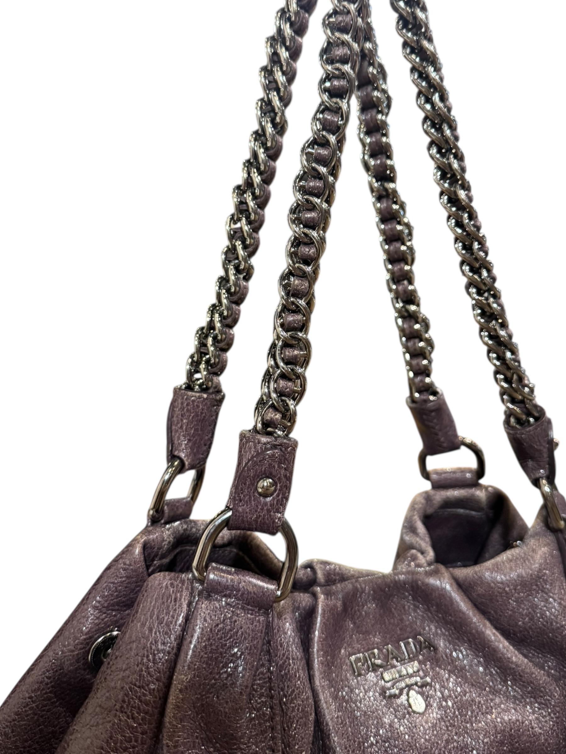 Sac à bandoulière Cervo Lux en cuir violet irisé et pailleté en vente 1