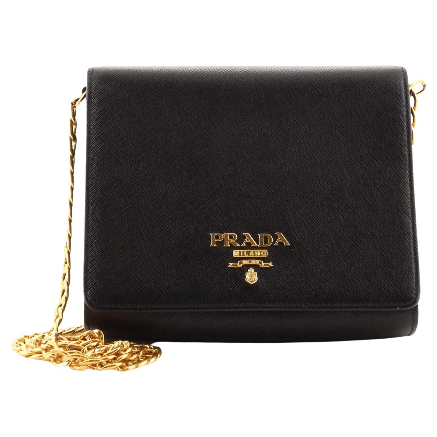 Prada - Sac à main en cuir Saffiano avec rabat en chaîne - Mini
