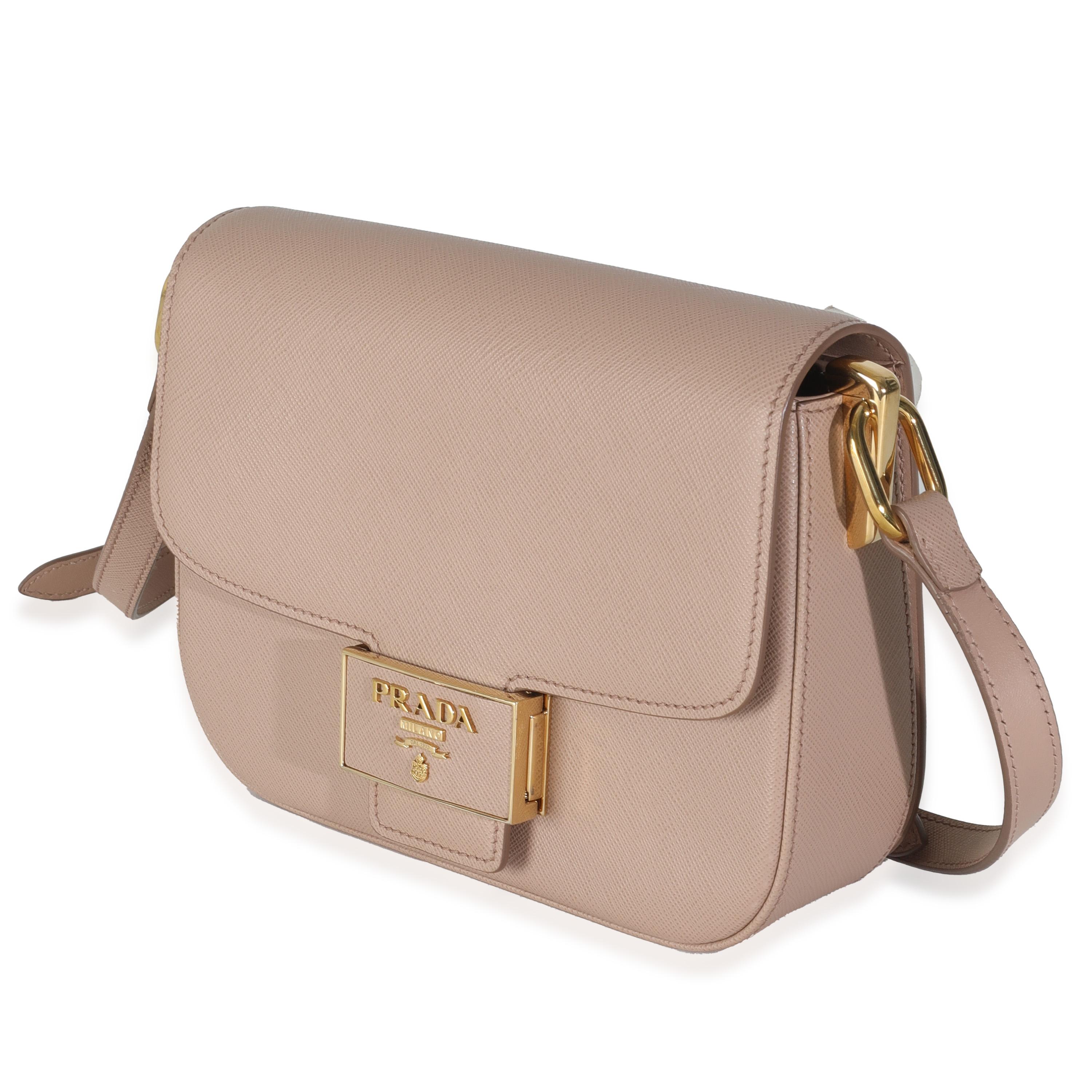 Prada - Cipria Saffiano Lux Embleme - Sac à bandoulière à rabat Excellent état - En vente à New York, NY