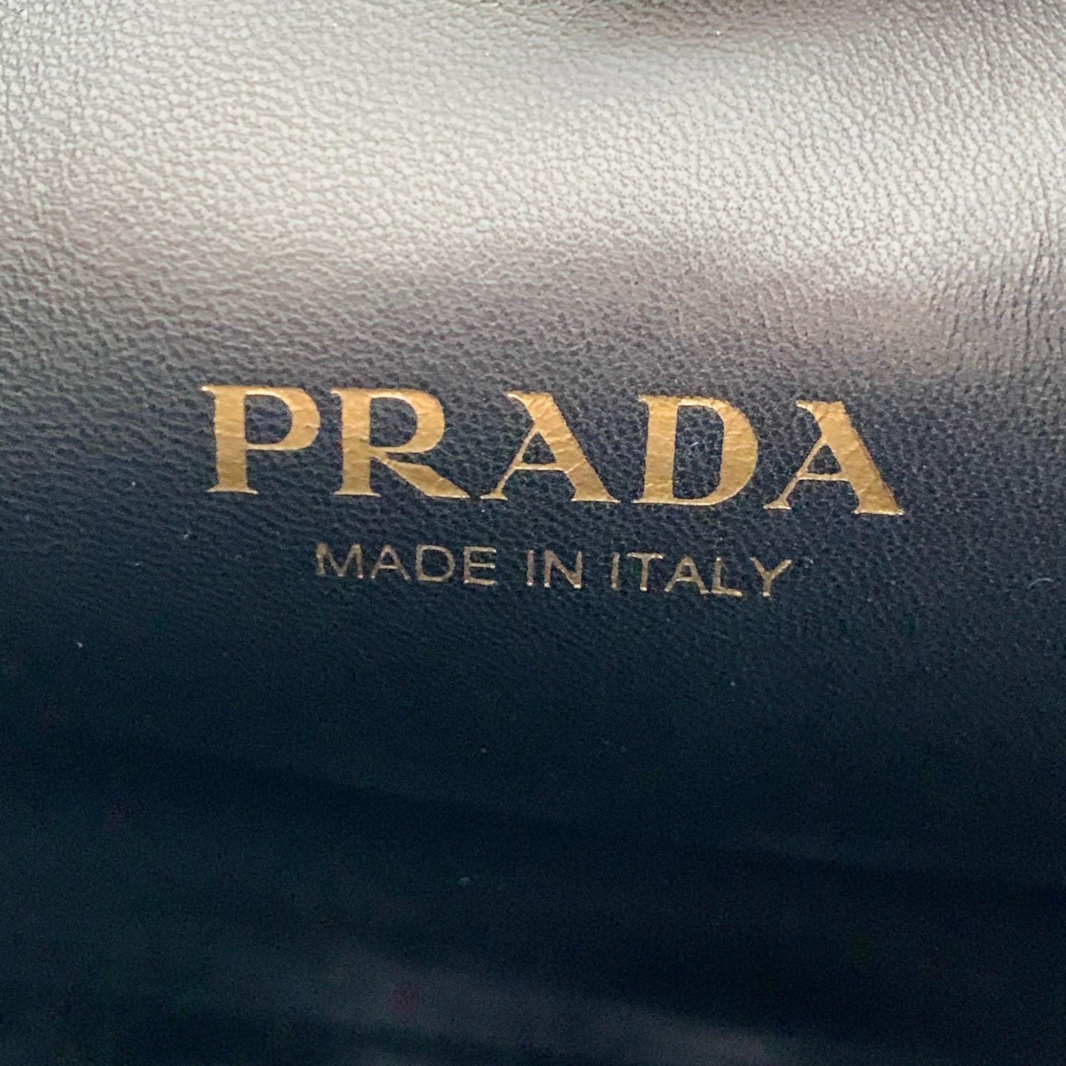 PRADA City Sac hobo en cuir de veau noir en vente 1