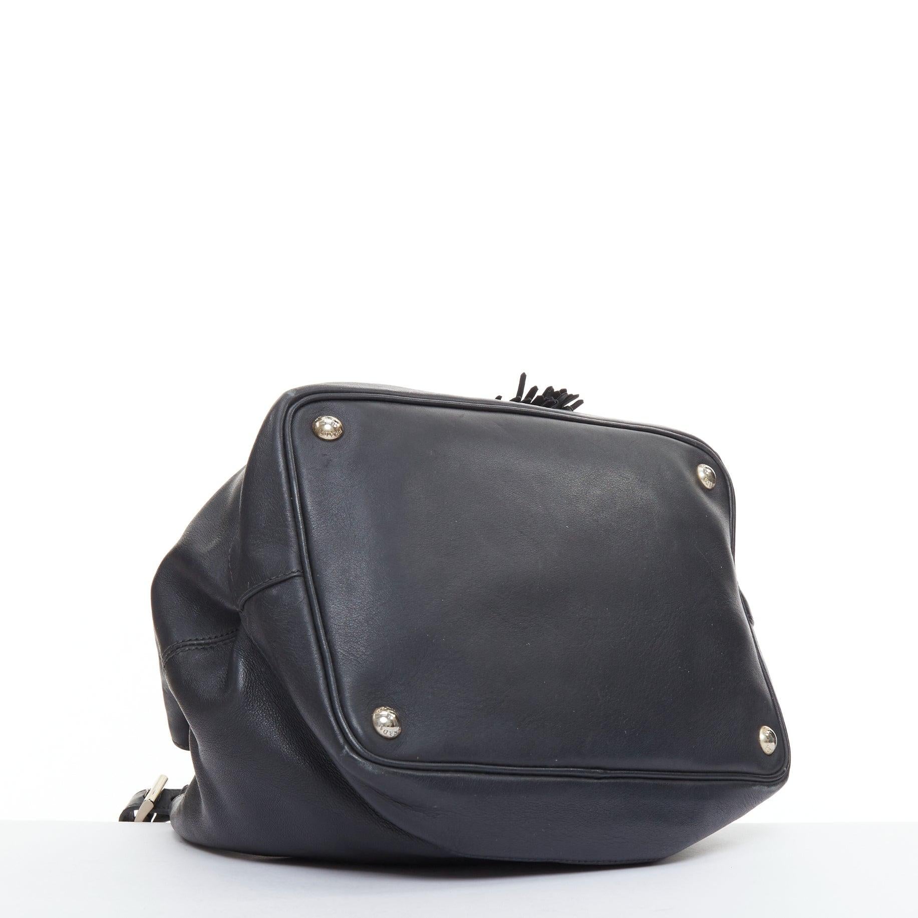 PRADA City Calf Bucket Tasche aus schwarzem Kalbsleder mit dreieckiger Quaste und Kordelzug im Angebot 1