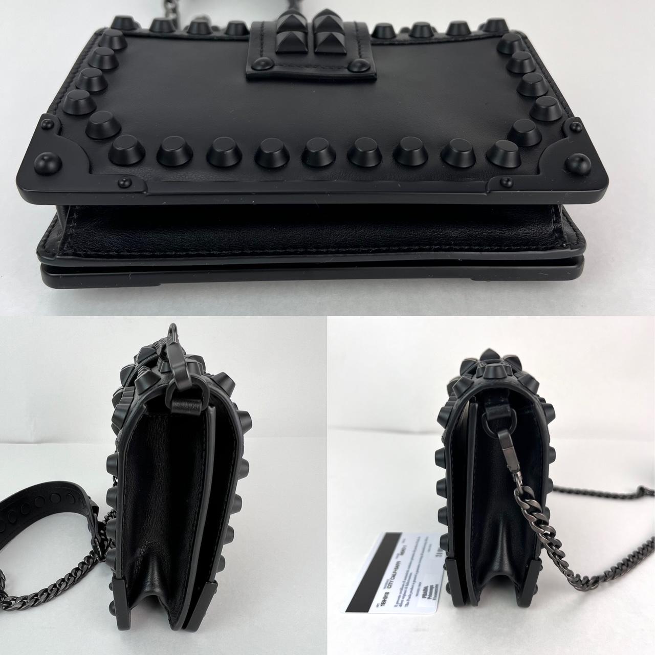De las mujeres Prada City Bolso Cahier Crossbody de piel de becerro saffiano con tachuelas Negro en venta