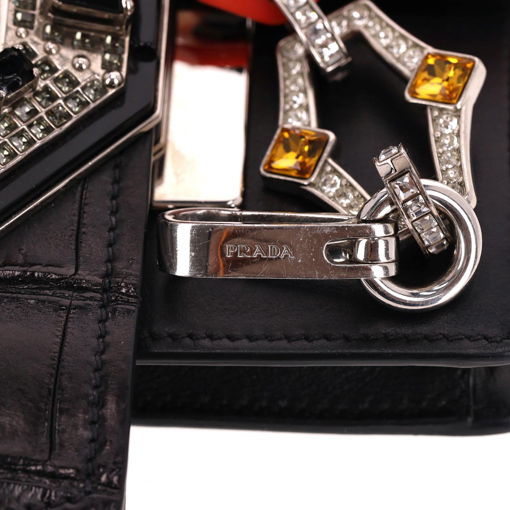 Borsa Prada City con nastro in pelle e cristalli con tracolla in resina e cristalli in vendita 4