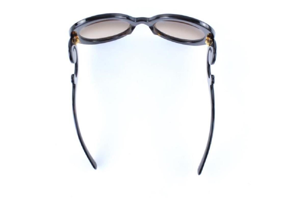 Prada Classic Spiral SPR27N Shades 1PT1213 In Good Condition In Dix hills, NY