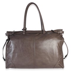 Prada Bonnie para hombre, en piel de becerro envejecida color arcilla