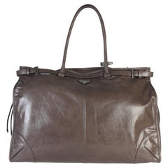 Prada Bonnie para hombre, en piel de becerro envejecida color arcilla