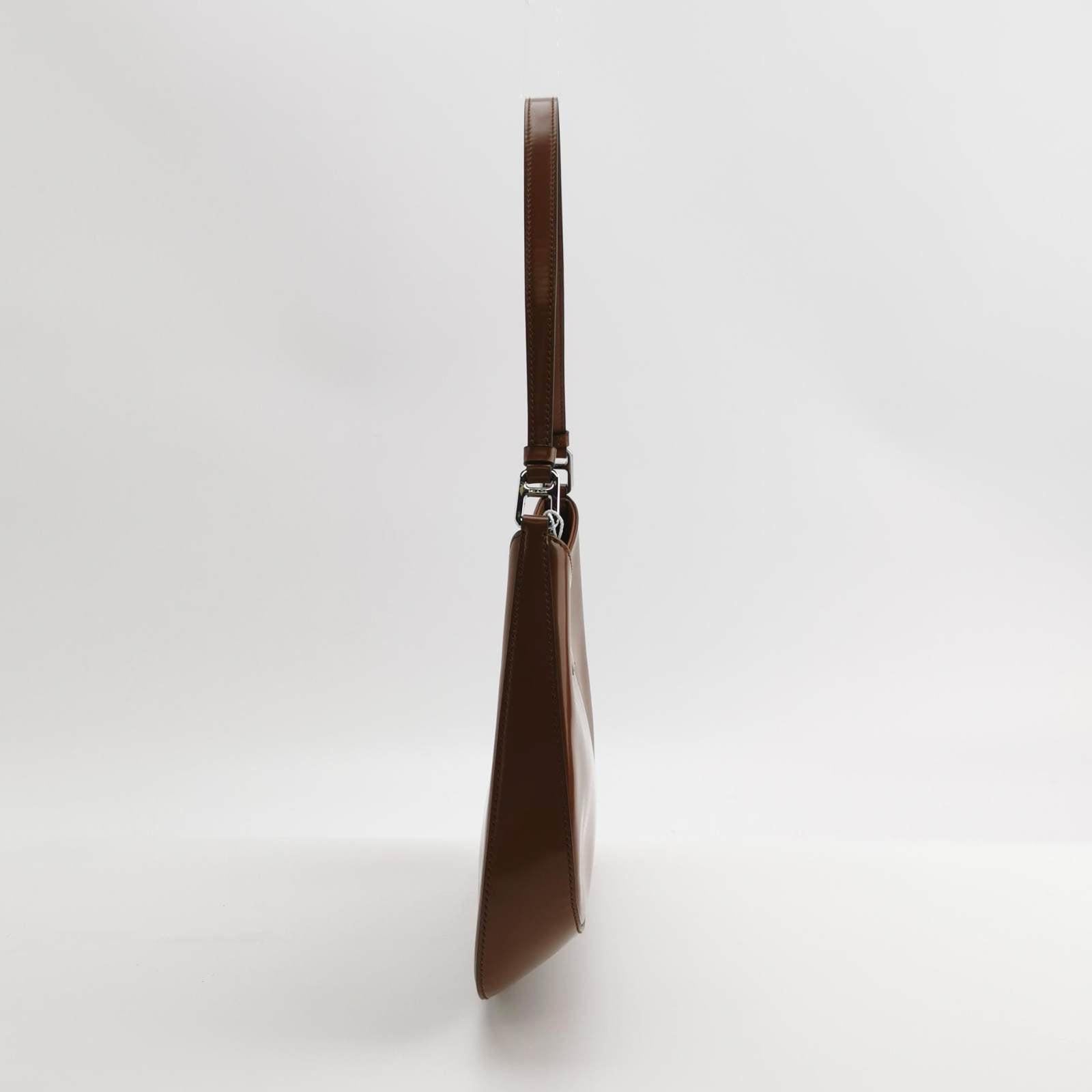 Prada Cleo Caramel Brown Brushed Leather Shoulder Bag In Good Condition In AUBERVILLIERS, FR
