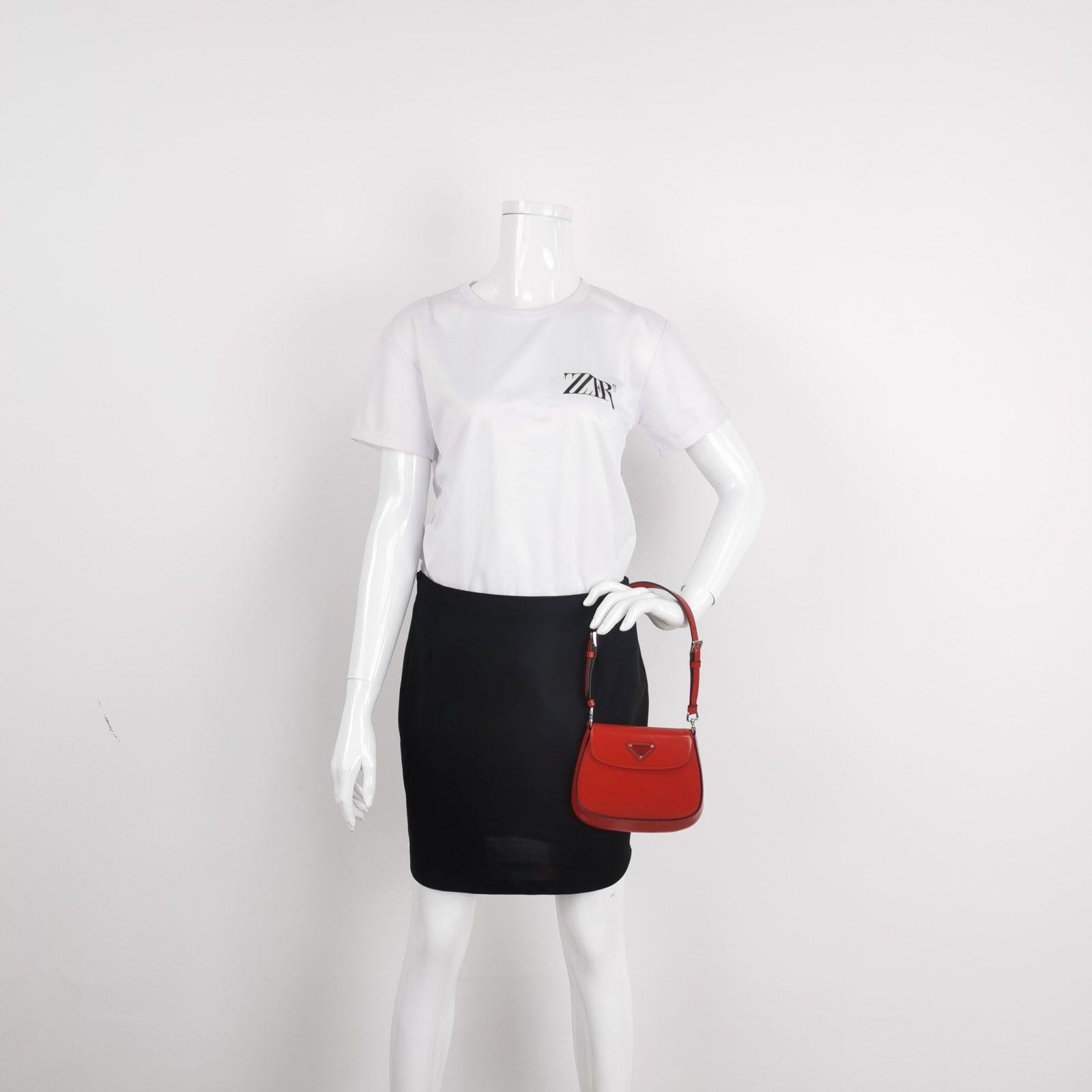Prada Cleo Flap Red Leather Mini Shoulder bag

This Prada Cleo Flap Shoulder Bag is the perfect accompaniment for any stylish and sophisticated woman. Crafted from smooth burgundy/red leather and boasting a classic design, this bag is ideal for