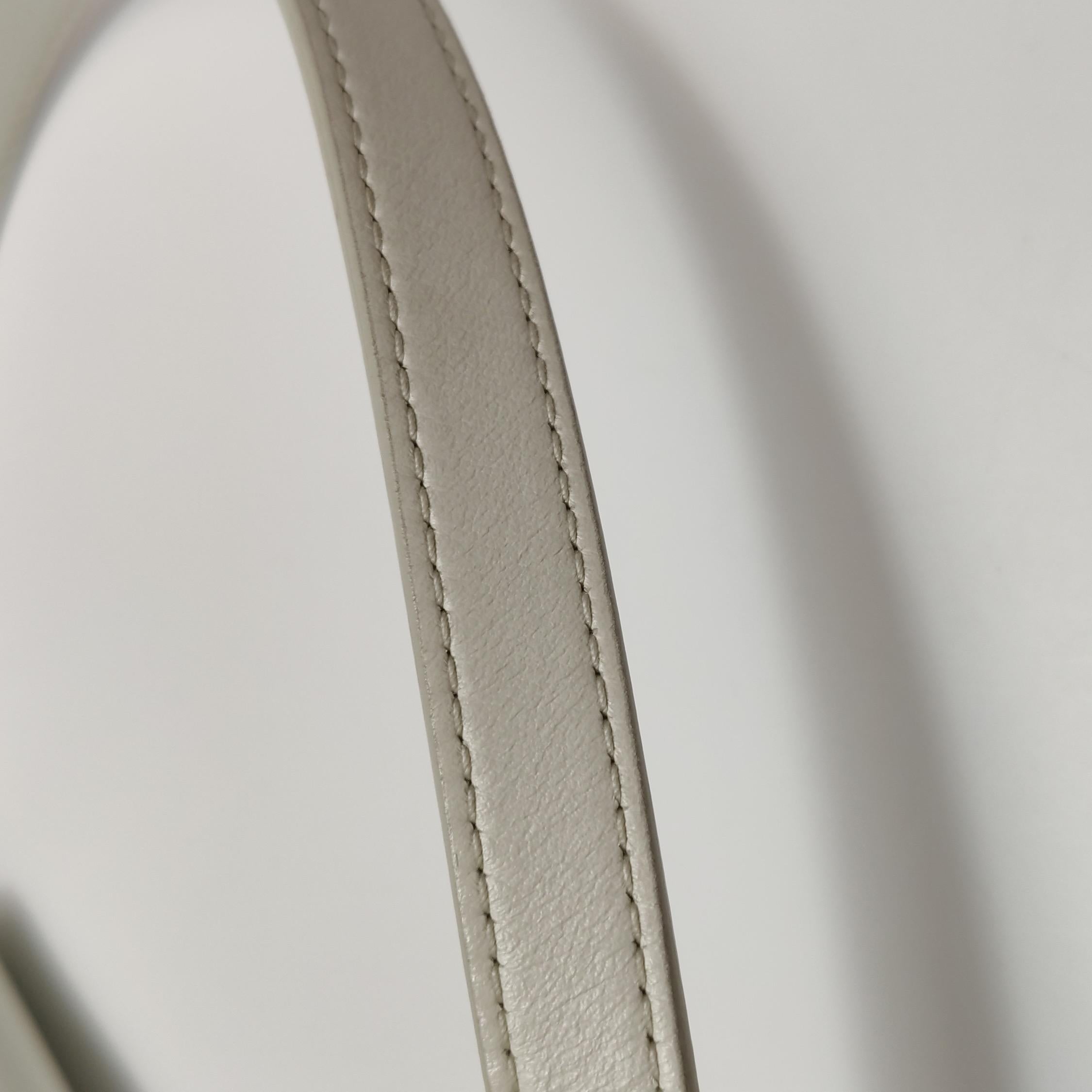 Borsa a tracolla Cleo Flap di Prada in pelle bianca in vendita 6