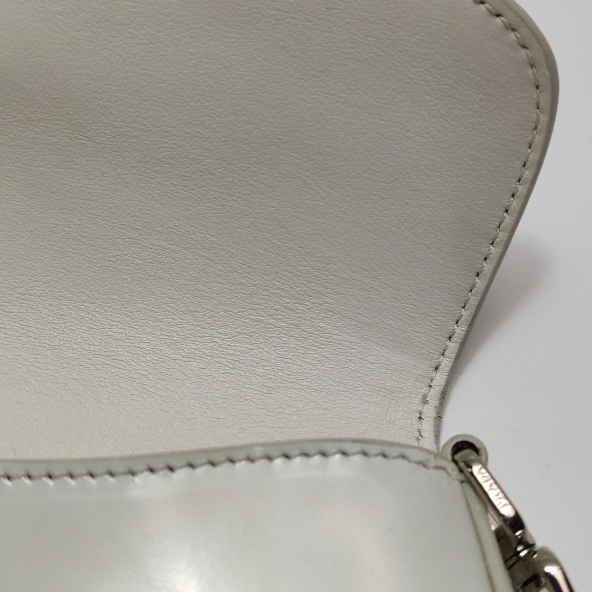 Borsa a tracolla Cleo Flap di Prada in pelle bianca in vendita 14