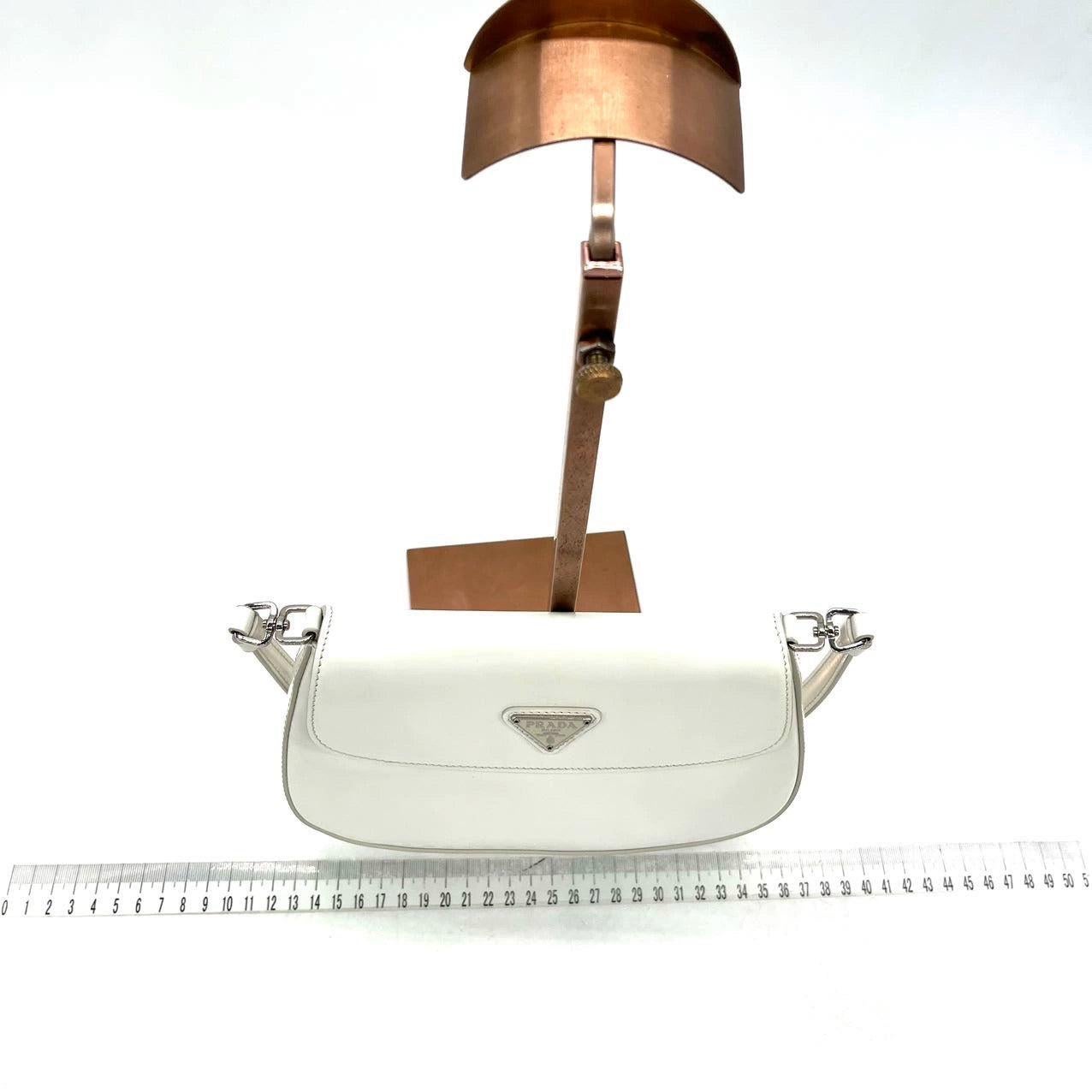 Prada Cleo Flap White Leather Shoulder bag In Good Condition For Sale In AUBERVILLIERS, FR