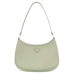 Prada Cleo Grüne glatte Leder-Umhängetasche