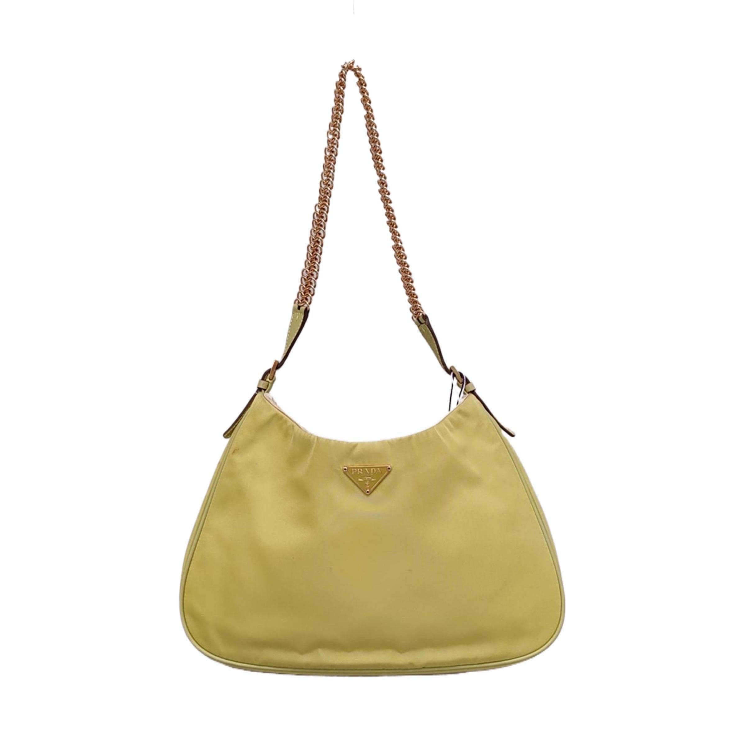 Prada Cleo Nylon Umhängetasche mit goldfarbener Kette