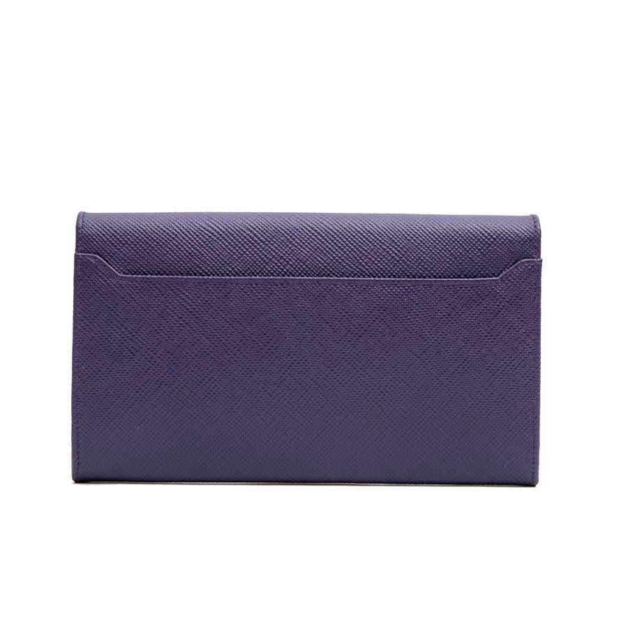 PRADA Clutch in Purple Saffiano Leather In Excellent Condition In Paris, FR