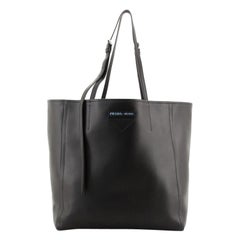 Prada Concept Offene Ledertasche von Prada Concept