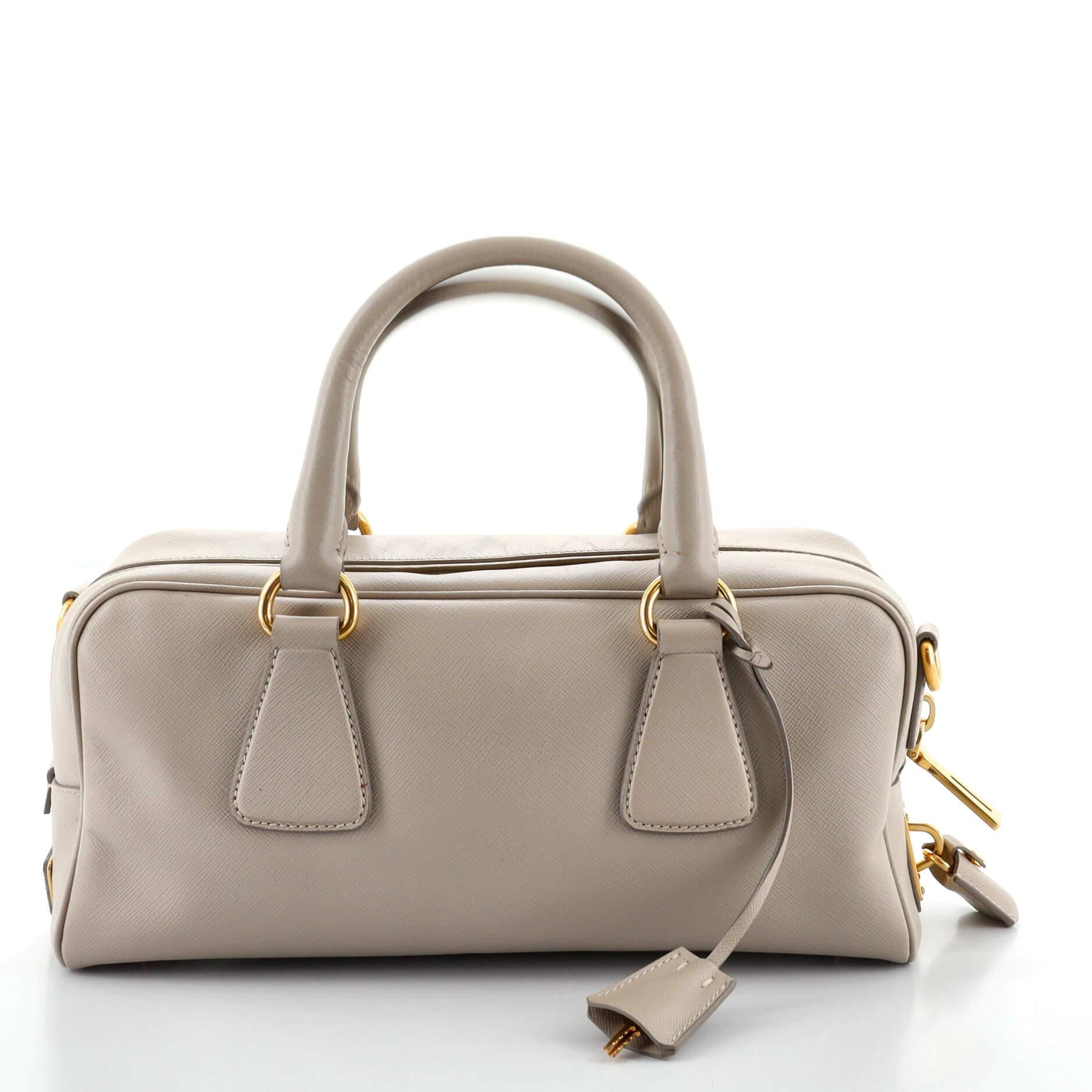 Prada Convertible Bauletto Tasche aus Saffianoleder Ost-West im Zustand „Gut“ in NY, NY