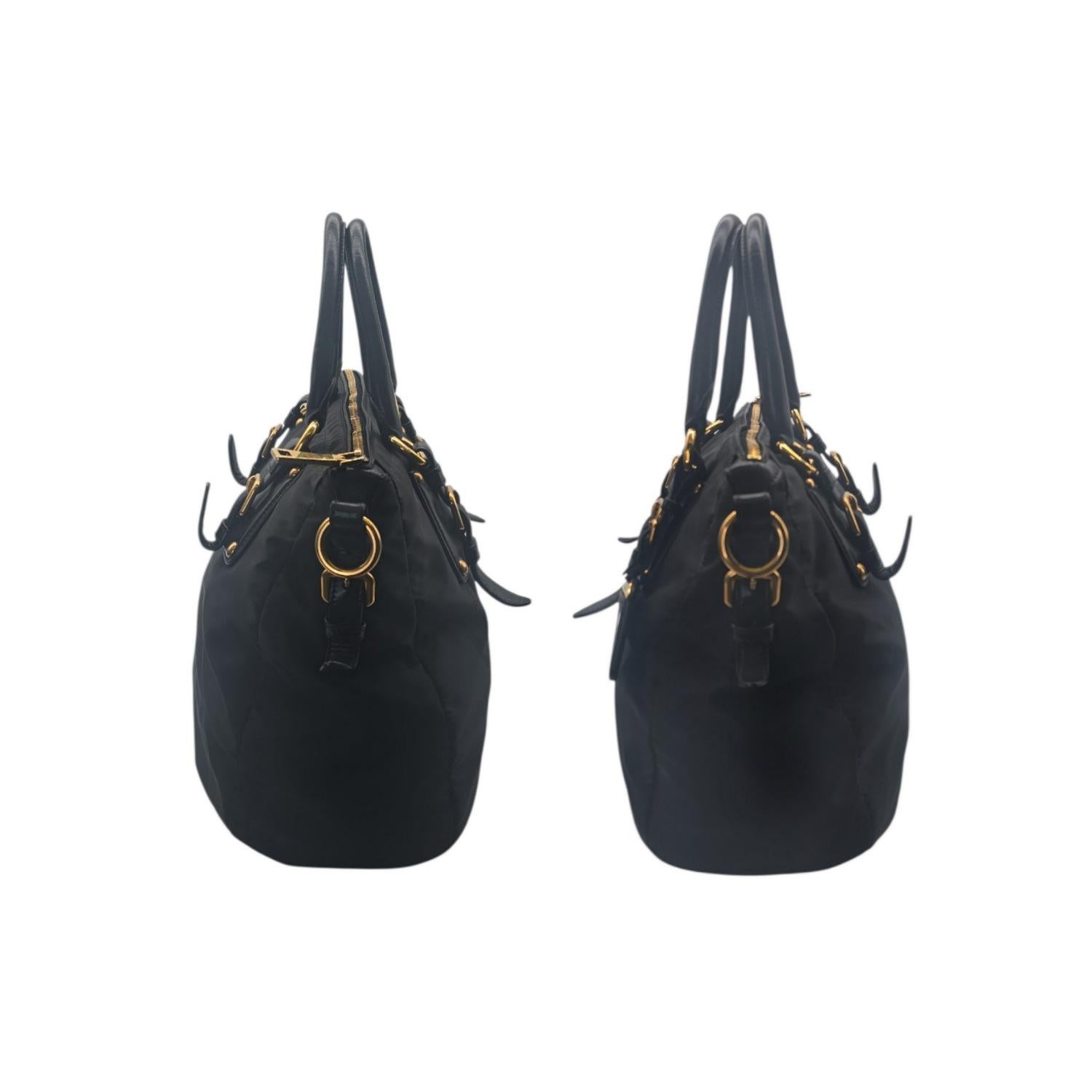 Prada Convertible Belted Logo Tote Tessuto Medium In condizioni buone in vendita a Scottsdale, AZ