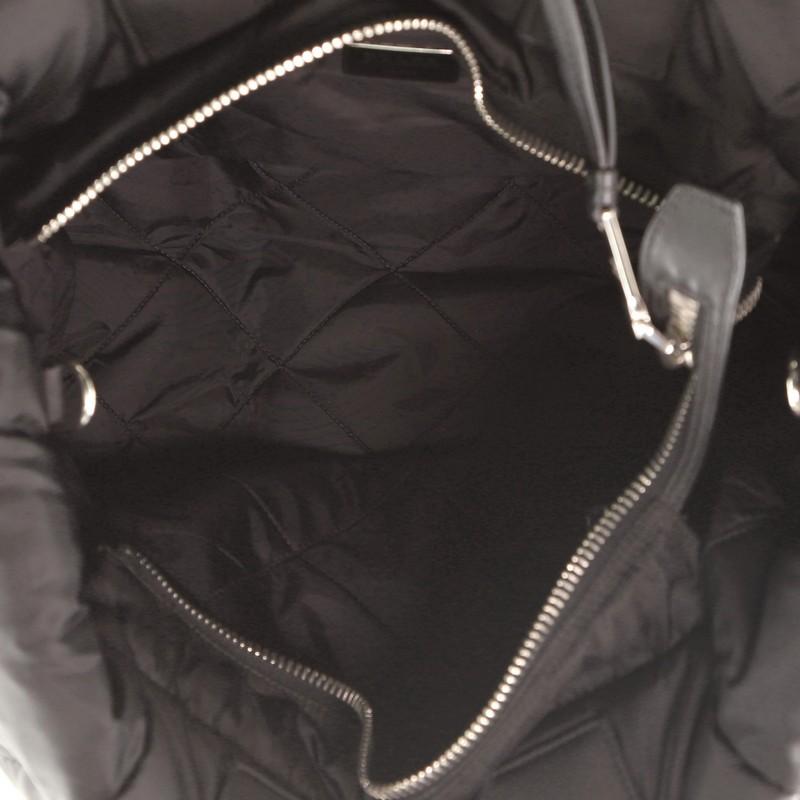 Prada Cabrio-Bomber-Tasche Tessuto Medium für Damen oder Herren