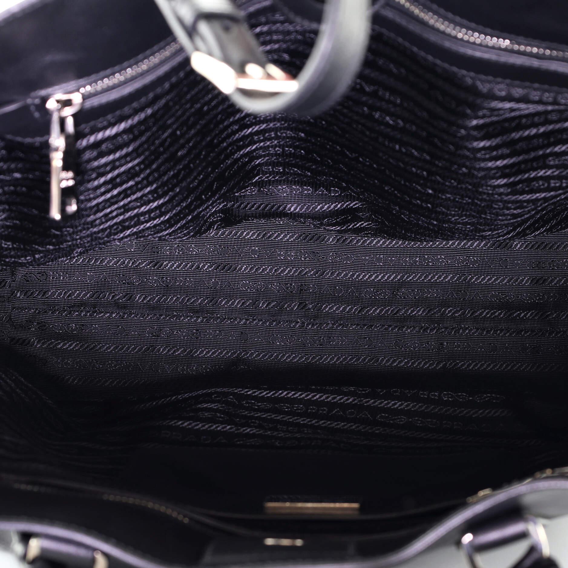 Prada Convertible Tote mit Schnalle Soft Calf Large 1