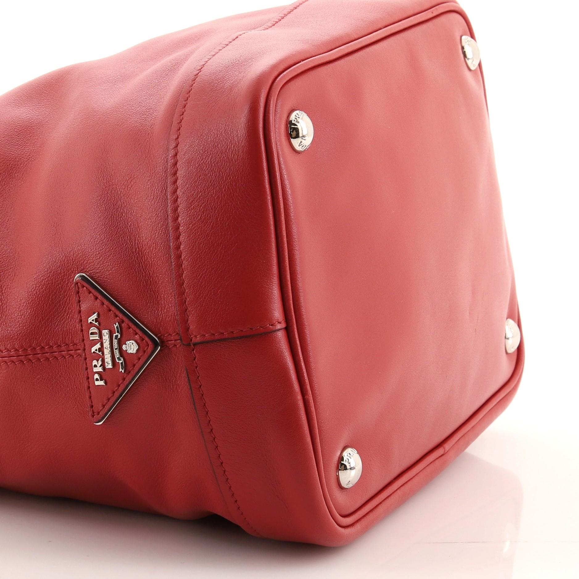 Prada Convertible Bucket Bag aus weichem Kalbsleder mit Kordelzug für Damen oder Herren