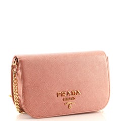 Prada Umwandelbare Klappe Clutch aus Saffiano-Leder