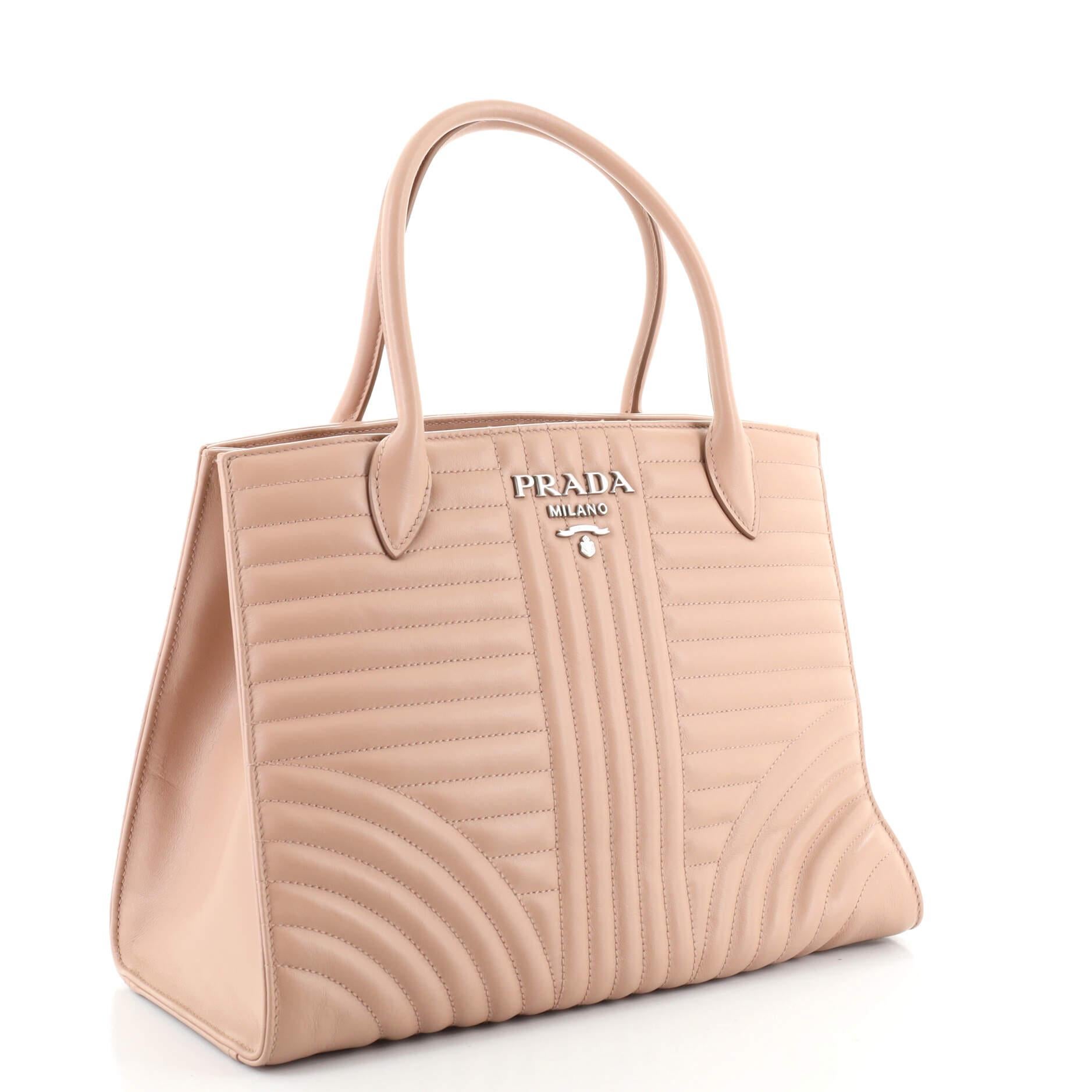 Beige Tote aperta convertibile Prada Diagramme in pelle trapuntata Medium