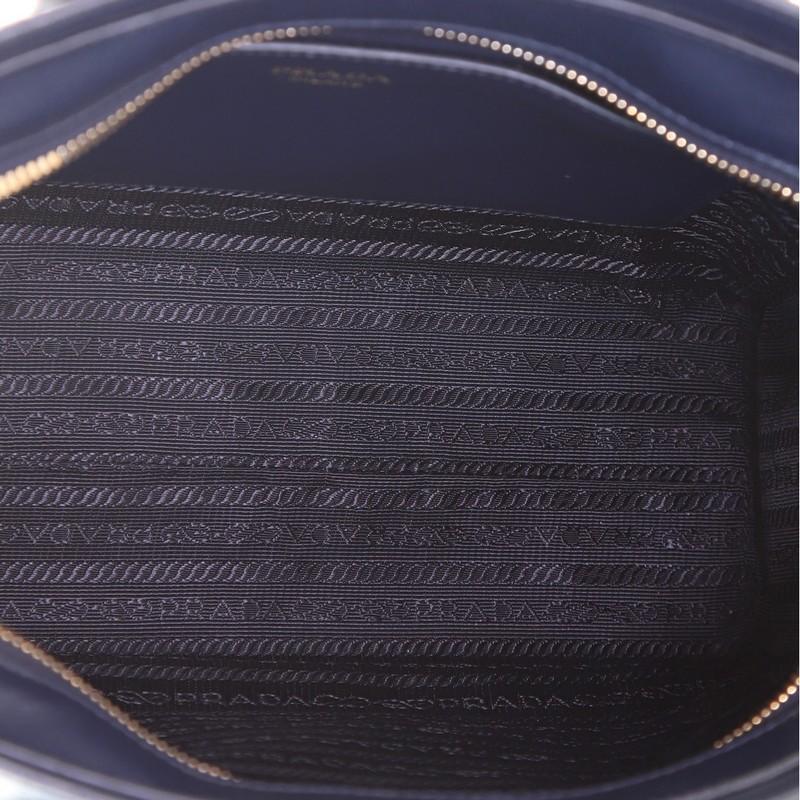 Prada Convertible Offene Tragetasche Saffiano mit weichem Kalbsleder für Damen oder Herren