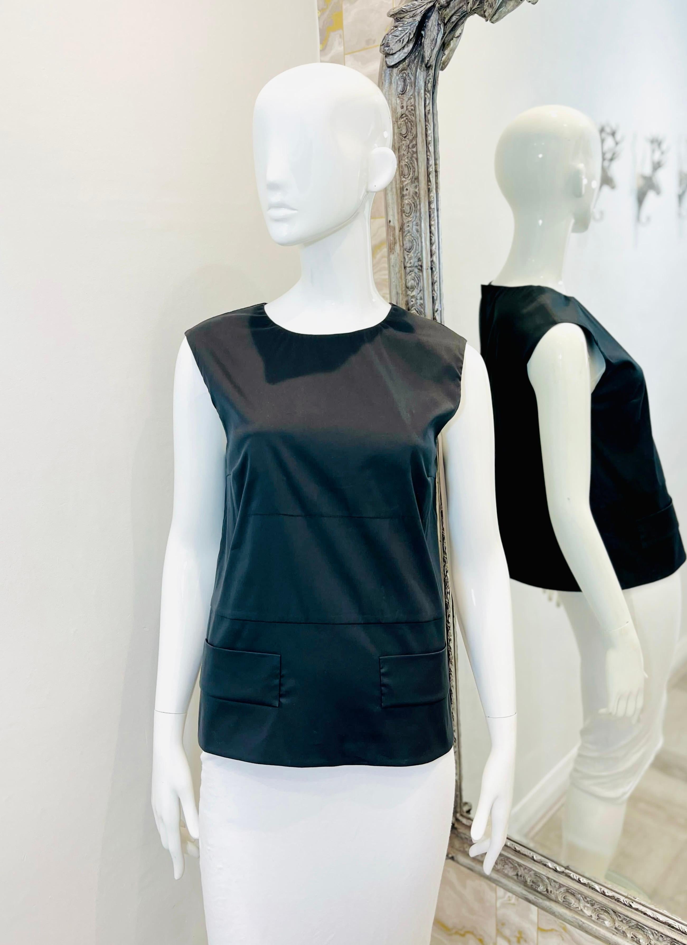 Prada Cotton Top

Black, sleeveless top designed with patch pockets to the front.

Detailed with centre button fastening to rear and round neckline.

Size – 42IT

Condition – Very Good (Minor washable mark to the shoulder)

Composition – 78% Cotton,