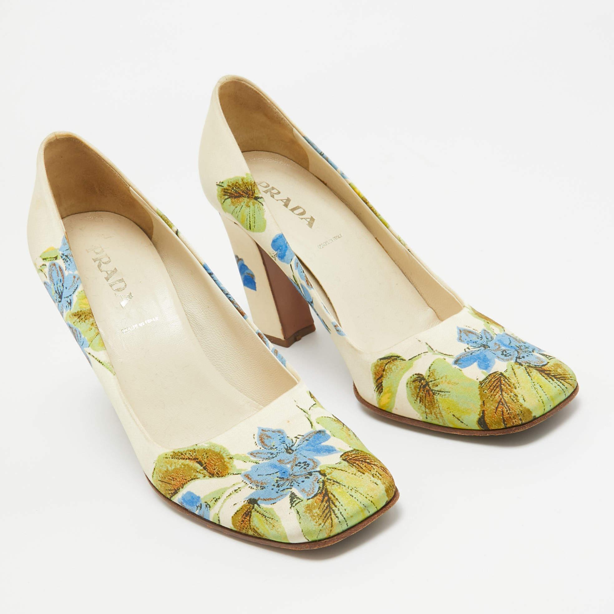 Prada Cream Floral Print Satin Square Toe Pumps Size 36.5 In Good Condition For Sale In Dubai, Al Qouz 2