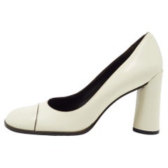 Prada Cremefarbene Leder-Pumps mit runder Zehe Größe 36,5