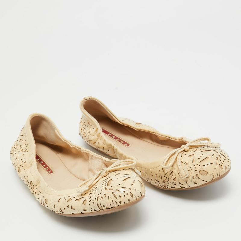 Women's Prada Cream Patent Bow Ballet Flats Size 37.5