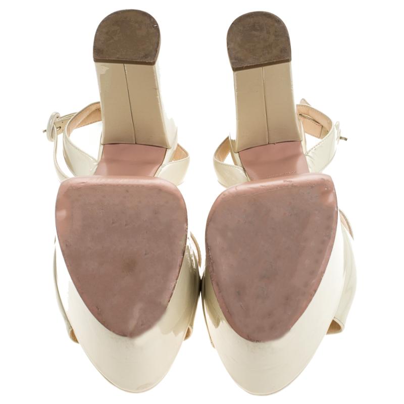 Prada Cream Patent Leather Ankle Strap Block Heel Platform Sandals Size 40.5 In Good Condition In Dubai, Al Qouz 2