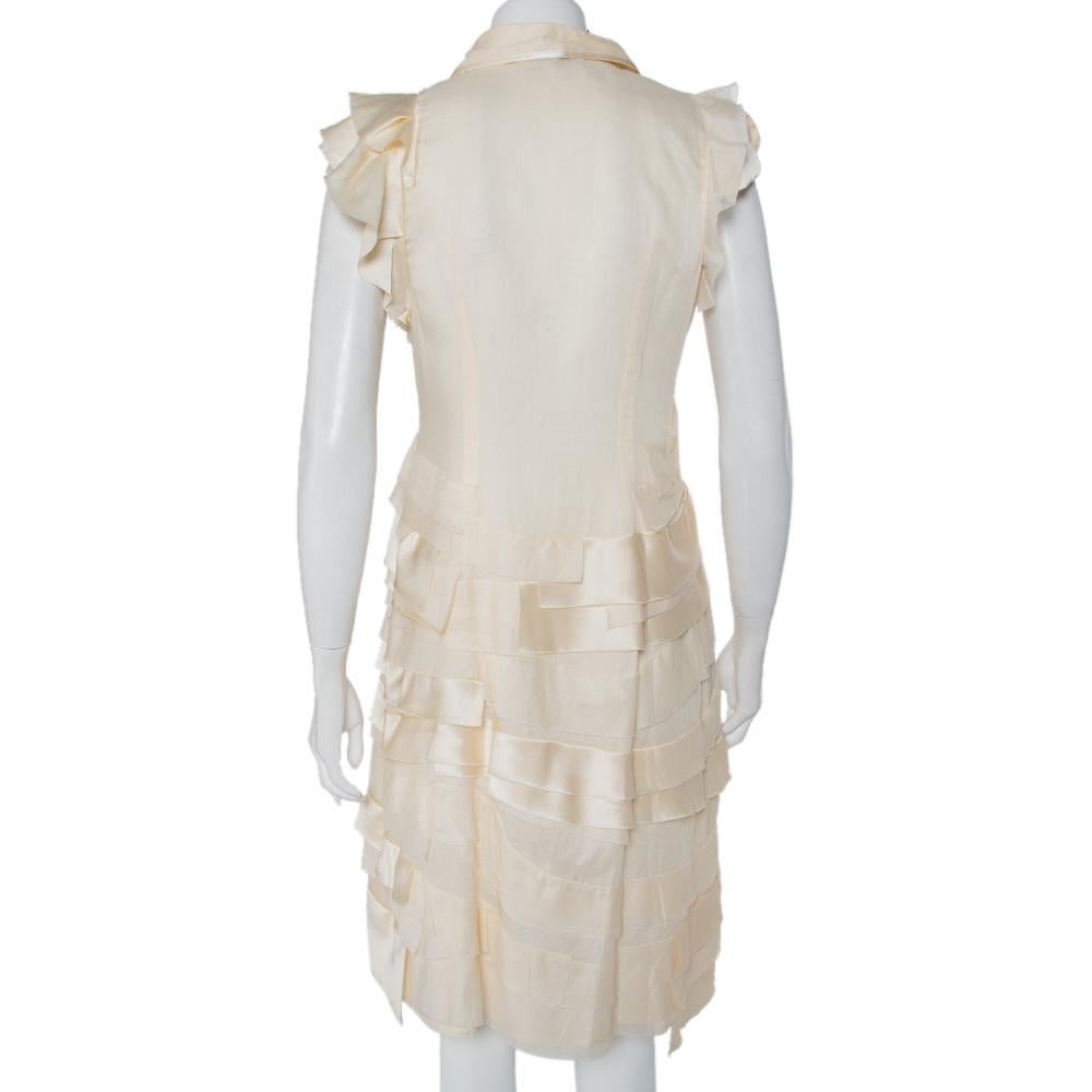 Prada Cremefarbenes Hemdkleid aus Seide mit abnehmbarem Kragendetail und Rüschen, M (Beige) im Angebot