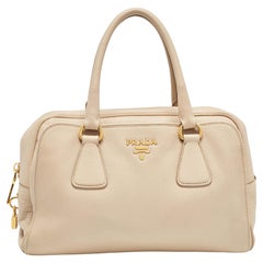 Sac bowler Prada Vitello Daino en cuir crème avec fermeture éclair