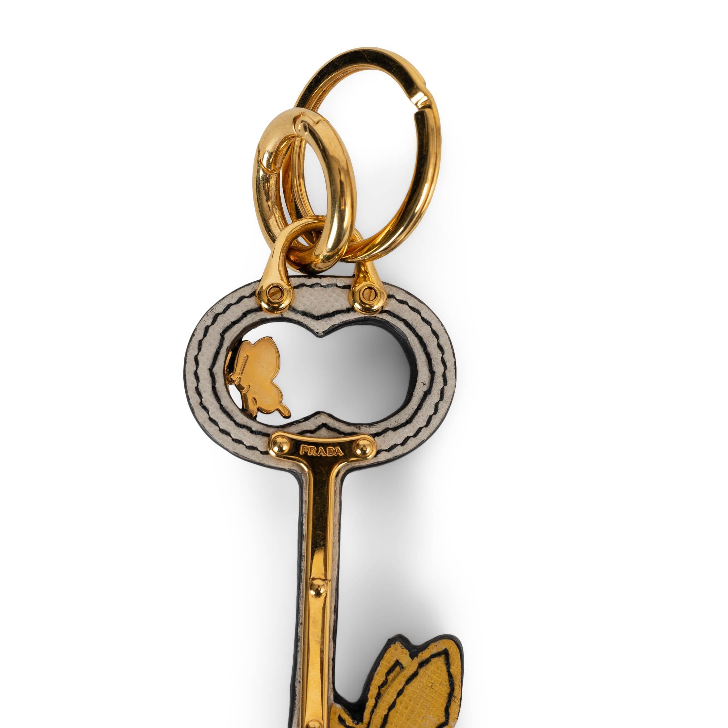 PRADA cream & yellow Saffiano 2016 KEY & BUTTERFLY Keyring / Bag Charm Amarillo en venta