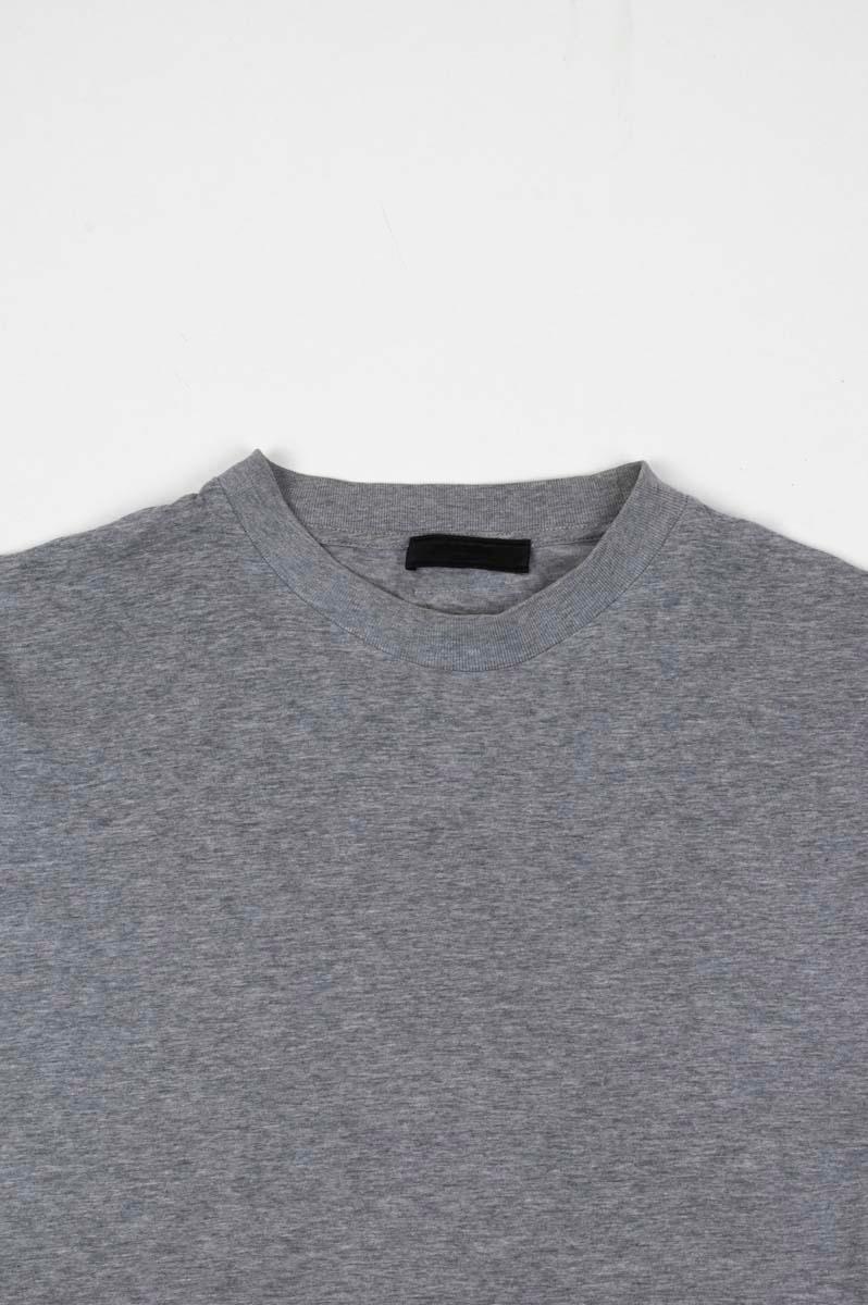 Item for sale is 100% genuine Prada Crew Neck Men T-Shirt 
Color: Grey
(An actual color may a bit vary due to individual computer screen interpretation)
Material: 100% cotton
Tag size: M
This t shirt is great quality item. Rate 8.5 of 10, very good